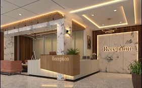 Benchmark Select, Star Square